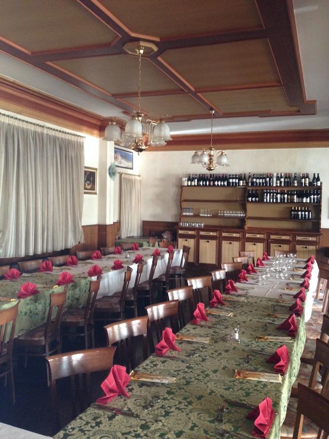 Ristorante Albergo Da Giovanni Carvico Exteriör bild