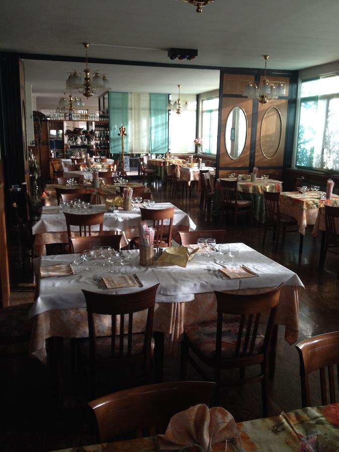 Ristorante Albergo Da Giovanni Carvico Exteriör bild