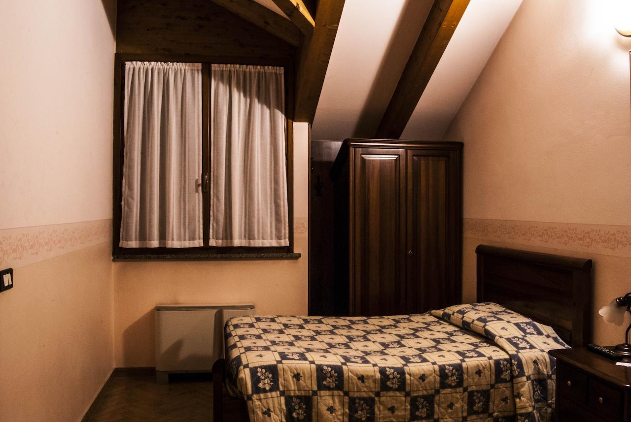 Ristorante Albergo Da Giovanni Carvico Exteriör bild